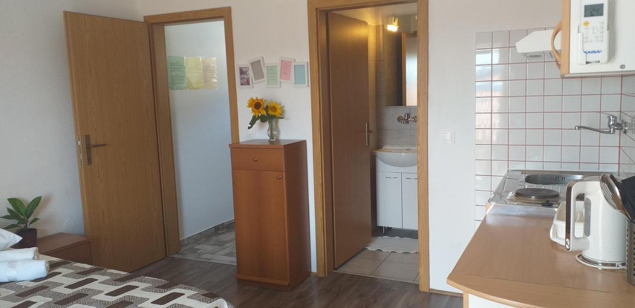 Relax in Črni Kal 2 Apartment Bagian luar foto